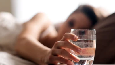 Gizem çözülüyor: Susuz kaldığınızı fark etmenin 5 basit yolu ortaya çıktı!