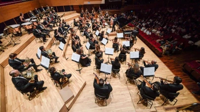 İzmir Oda Orkestrası, muhteşem bir açılışla yeni sezonu karşıladı ve biletler tükenmek üzere!