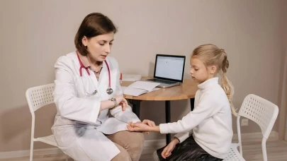 Endişe verici durum: Her 8 çocuktan birine yanlış ilaç reçete ediliyor!