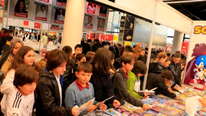 Kitap Fuarı'nda Miniklerin Çizgi Roman Tutkusu Dikkat Çekiyor