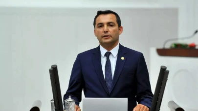 Manavgat Belediye Başkanı Niyazi Nefi Kara, partisinden ayrıldı!