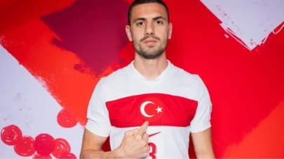 Merih Demiral, Türk milli futbol takımında görev yapan genç ve başarılı bir futbolcudur. 5 Ocak 1998 doğumlu olan Merih Demiral, Almanya'nın Kiel şehrinde dünyaya gelmiştir. Şu anda İtalyan futbol takımı Juventus'ta forma giymektedir.
