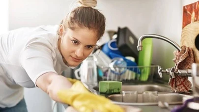 Evlerinde toz zerresi olmayan burçlar! Temizlik konusunda sınırları zorlayan burçlar burada!