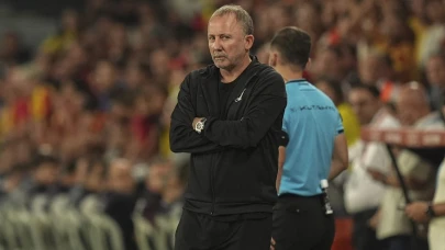 Beşiktaş Teknik Direktörü Sergen Yalçın, kadroda değişiklik yaparak 2 oyuncunun biletini kesti!