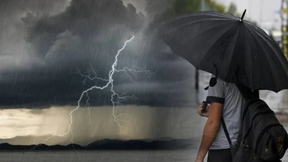 Meteoroloji Mersin'in 3 İlçesi İçin Turuncu Kodlu Gece Uyarısı Verdi: Sel, Dolu ve Hortum Tehlikesi Yaklaşıyor!