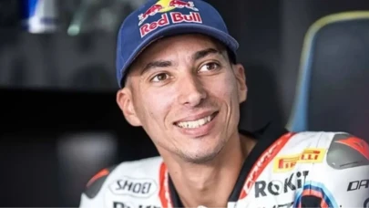 Dünya Superbike Şampiyonası'nda yarışan Toprak Razgatlıoğlu'nun kariyeri, yaşamı ve başarılarıyla ilgili detaylara bir göz atalım.  Alanya, Antalya doğumlu olan genç sürücü, 22 yaşında olup Türk motorsporlarına damga vuran isimlerden biridir. Dünya Superbike Şampiyonası'nda mücadele eden ilk Türk sürücü unvanına sahip olan Toprak Razgatlıoğlu, kısa sürede gösterdiği performansla dikkatleri üzerine çekmeyi başarmıştır. Henüz genç yaşına rağmen kazandığı yarışlar ve elde ettiği başarılarla Türk sporseverlerin gururu olmayı başaran Toprak Razgatlıoğlu, gelecek vaat eden bir yetenektir.