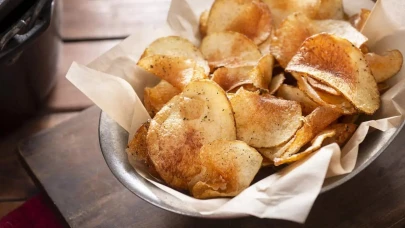 Yiyenler nasıl yapıldığına inanamayacak: Artan pilavınızı çıtır çıtır cipse dönüştürün!