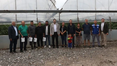 Yağmurun zarar verdiği çiftçilere destek eli: Belediye, 34 üreticiye gübre ve aminoasit yardımı yaptı