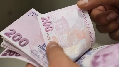 CHP Genel Başkanı Özgür Özel'den Hükümete Eleştiri: 2026'da Asgari Ücrete Yüzde 20 Zam Planı!