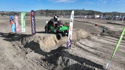 Akdeniz Off-Road Kupası'nda Şehitlere Özel Saygı: Türk Bayraklarıyla Donatılmış 20 Araç Yarıştı!