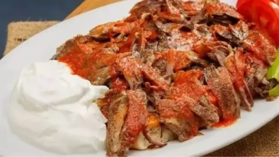Evde döner nasıl yapılır? Viral olan kağıtta yaprak döner (ev yapımı iskender) tarifi!