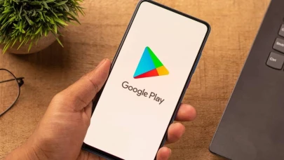 Google Play Store'a yapay zeka desteği! Kullanıcı yorumları artık tek paragrafta özetlenecek