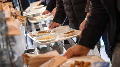 İzmir'deki Restoranlar, 10 Kasım Anma Günü'ne Özel Ücretsiz Yemek Sunuyor!