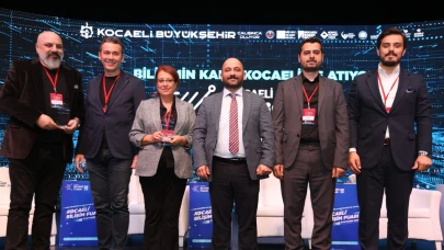 Kocaeli'de düzenlenen Bilişim Fuarı'nda yapay zeka paneli gerçekleştirildi