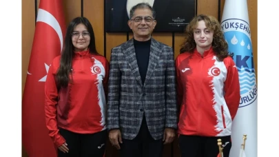 Milli yüzücüler, Tokyo Olimpiyatları öncesi sporcuları ziyaret etti