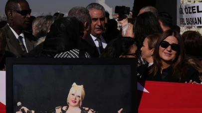 Ünlü Sanatçı Muazzez Abacı, Sevenleri Tarafından Son Kez Uğurlandı!