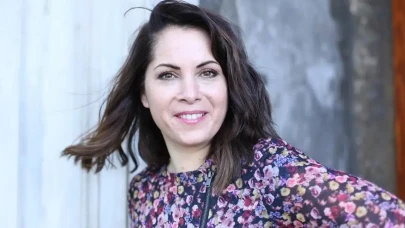 Tiyatro ve dizi oyuncusu Sevinç Erbulak'ın hayatı merak konusu oldu! İşte detaylar...