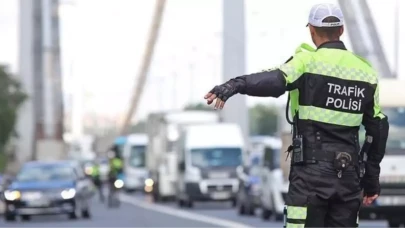 Trafikte yeni düzenlemeler hayata geçti! Trafik kurallarında hangi değişiklikler oldu?