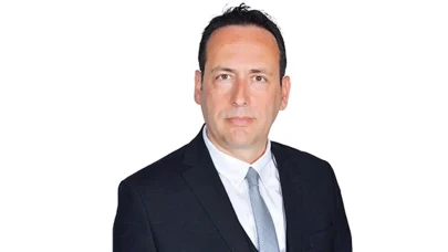 Türk oyuncu Yusuf Alabarda'nın hikayesi göz kamaştırıyor!