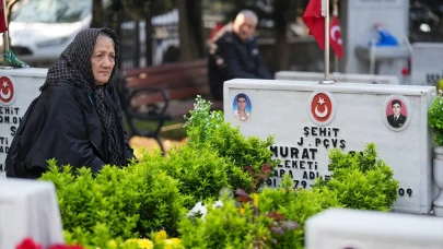 Onların bayramı buruk! Bayram öncesi ailelerden şehitlerine hüzünlü ziyaret!