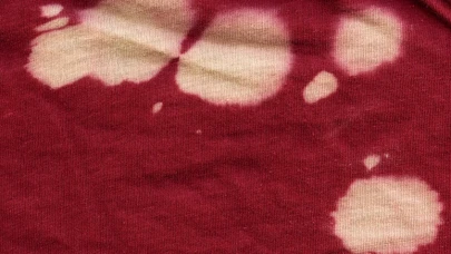 Çamaşır suyu aslında bu yüzden renkli giysileri beyazlatıyormuş