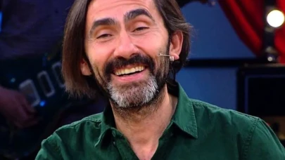 Peker Açıkalın son görüntüsüyle sevenlerini korkuttu! Elinde kanlı mendille...