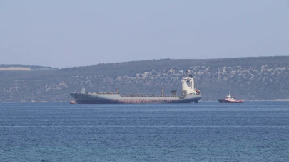 Çanakkale Boğazı'nda konteyner gemisi arızalandı