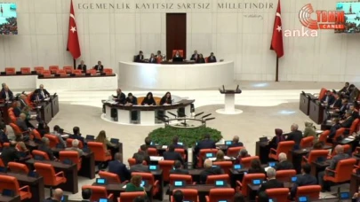 TBMM Genel Kurulu, partilerin ortak kararıyla Sırrı Süreyya Önder’in rahatsızlığı nedeniyle bugün ve yarın çalışmama kararı aldı