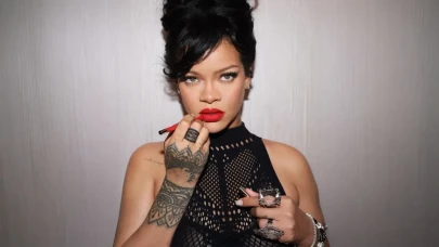 Rihanna’dan Paris’te sürpriz: Hayranını otomobiline aldı