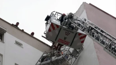İşçiler 12. katta mahsur kaldı