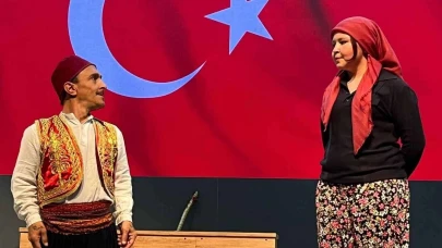 Engelli Bireylerin Sanattaki Başarısı Göz Kamaştırıyor: Gömeç'te Sahnelenen Çocuk Oyunu Büyük İlgi Topladı
