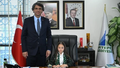 23 Nisan coşkusu her yerde: Kartepe Belediyesi'nde başkanlık koltuğu değişti!