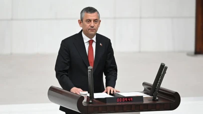 Özgür Özel’den AKP sıralarına: Geldikleri gibi gidecekler