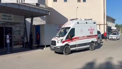 Kaldırıma çıkan cip, bankanın güvenlik görevlisine çaptı; kaza kamerada