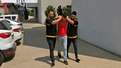 Balkon kapısından girdiği evdeki gardıroptan 250 bin liralık altın ve para çaldı