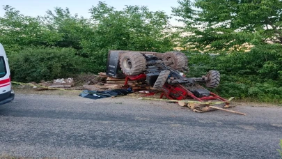 15 yaşındaki sürücünün kullandığı traktör devrildi; 1 ölü 2 yaralı