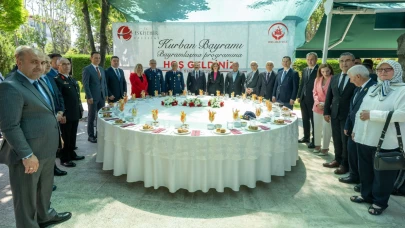 Eskişehir'de Vali Aksoy'un ev sahipliğinde bayram programı düzenlendi!