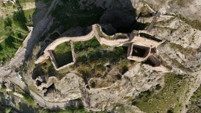 "Geçmişe Yolculuk: Bölgenin Tarihi Zenginliğiyle Öne Çıkan Turistik Kale"