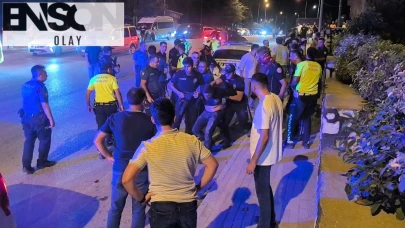 Gençlerin kavgasına aileler de karıştı! O anlar kamerada