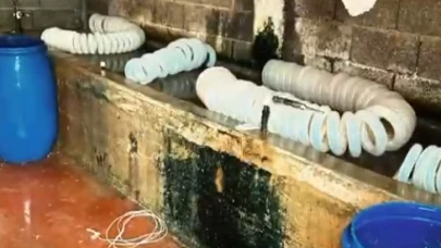 Ruhsatsız işletmede kilolarca paça ve bağırsak ele geçirildi
