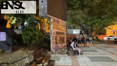 Bursa'da bazı vatandaşlar deprem endişesiyle geceyi dışarıda geçirdi