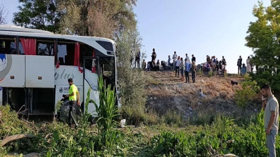 Konya'da otobüs şarampole inip ağaçlara çarptı: 3'ü çocuk, 7 yaralı