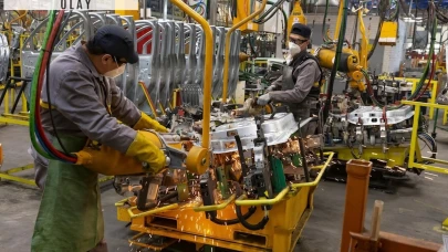 Ford Otosan 4 fabrikada üretime ara veriyor