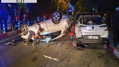 Otomobil refüje, ardından da park halindeki araca çarptı: 2’si ağır, 5 yaralı