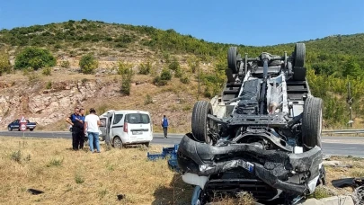 Otostop çekerek bindiği kamyonetin karıştığı kazada yaralandı