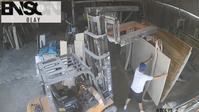 Mermer tablanın altında kalan 19 yaşındaki genç hayatını kaybetti