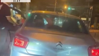Yol verme kavgasında otomobilin camını yumrukla kırdı