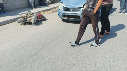 Hafif ticari araç ile motosiklet çarpıştı: 1'i ağır 2 yaralı