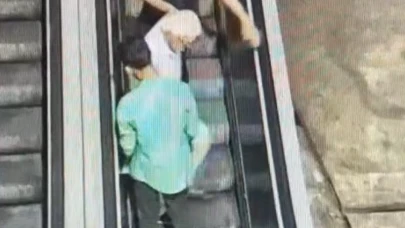 Taksim'de 67 yaşındaki adamın boğazını sıkıp gasbettiler; o anlar kamerada