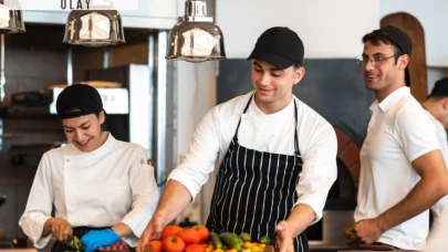 Kölelik yasası bugün yürürlüğe girdi: 10 gün çalışmadan haftalık izin kullanamayacaklar